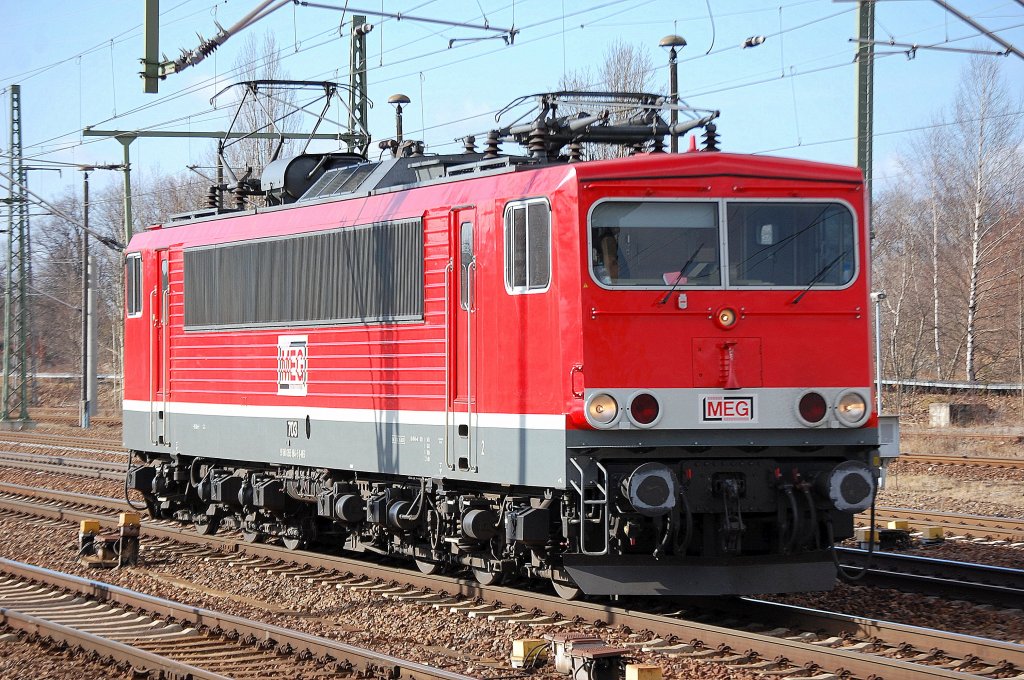Ex DB 155 184 jetzt MEG 703 (91 80 6155 184-5 D-MEG, LEW Bj.1982) aam 20.02.12 Bhf. Flughafen Berlin-Sch�nefeld.
