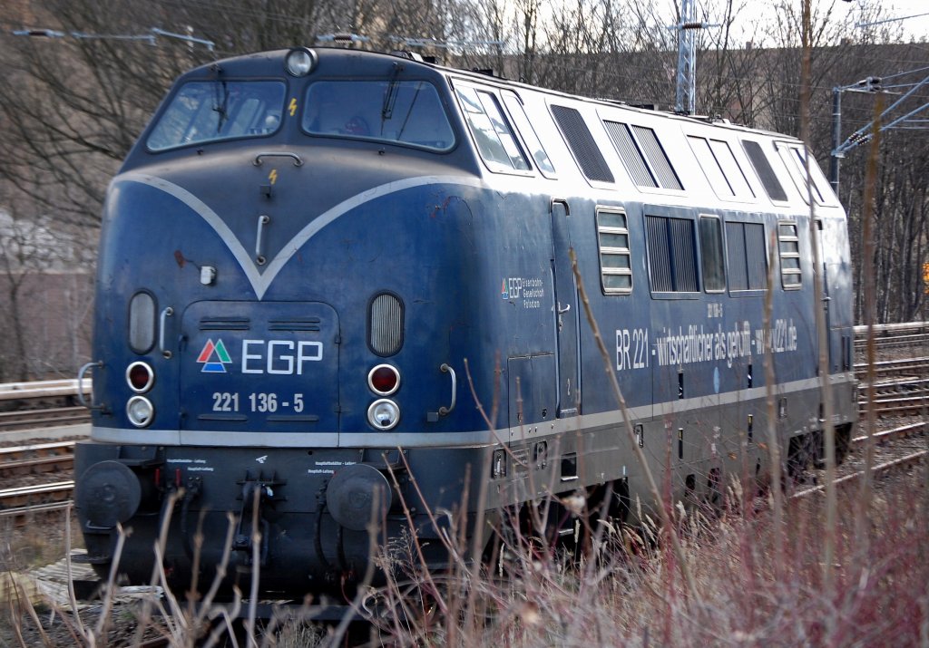 Ex DB-Lok, jetzt schon lange Zeit in EGP Besitz, 221 136-5 (92 80 1221 136-5 D-EGP, KM Bj.1965) am 20.03.09 am Gbf. Berlin Greifswalder Str. abgestellt. 