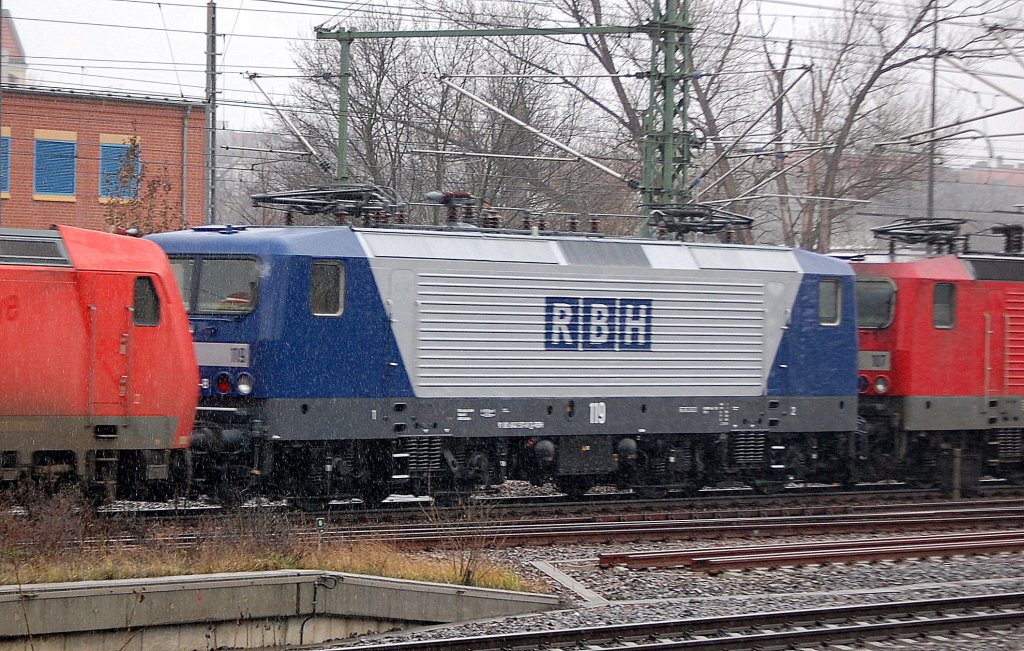 Ganz neu im RBH 143�r Bestand, die RBH 119 (91 80 6143 571-87 D-RBH) gezogen am 26.01.11 von RBH 235 185 002-3. 