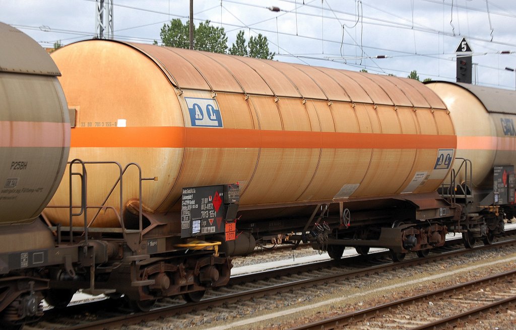Gasdruckkesselwagen der Aretz GmbH & Co eingestellt mit der Nr. 33 RIV 80 D-ARETZ 7813 155-8 Zags Bf.: Krefeld Hbf. lt. Gefahrstofftafel 23/1077 f�r Propen-Transporte, 04.06.12 Berlin Greifswalder Str.