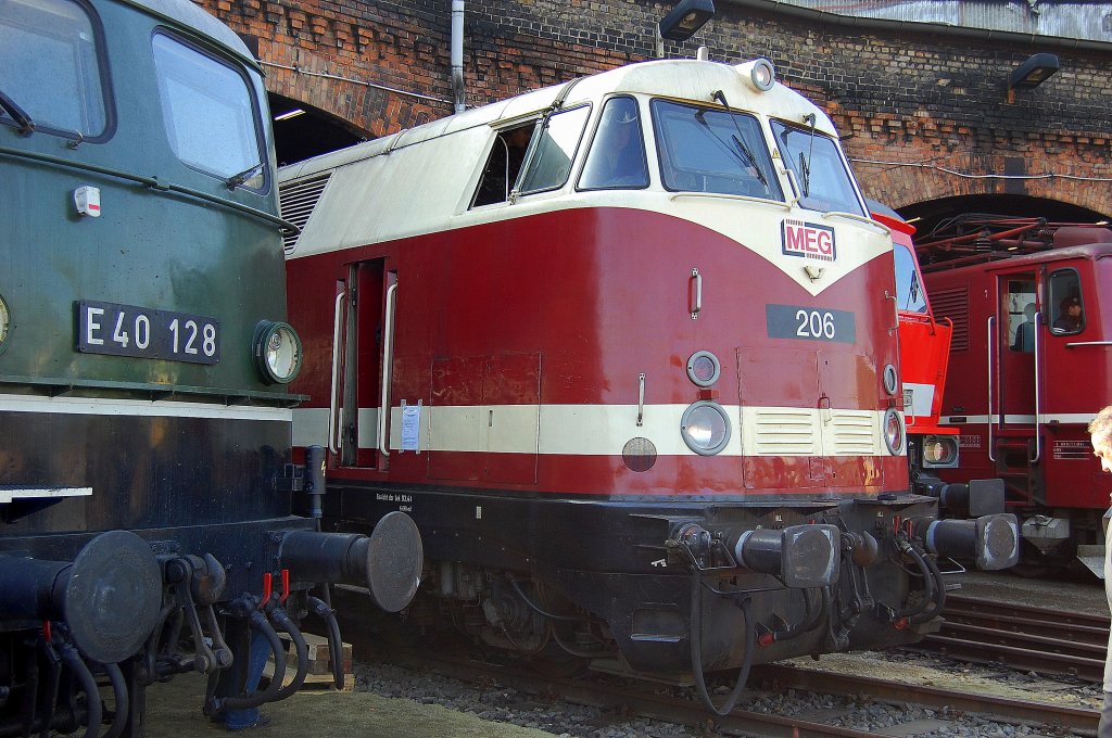 Gast beim Bahnhofsfest Berlin-Lichtenberg und abgestellt am alten Lokschuppen mit Drehscheibe, MEG 206 (92 80 1228 748-0 D-MEG, LKM Bj.1968), 03.10.10