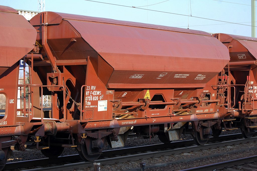 Gedeckter Sch�ttgutwagen vermietet an die Fa. skw Piesteritz f�r das Ladegut PIAMON 33 S (schwefelhaltiger Stickstoffd�nger) eingestellt in Frankreich mit der Nr. 23 RIV 87F-EEWS 0735 826-9 Tds, 31.01.12 Bhf. Flughafen Berlin-Sch�nefeld.