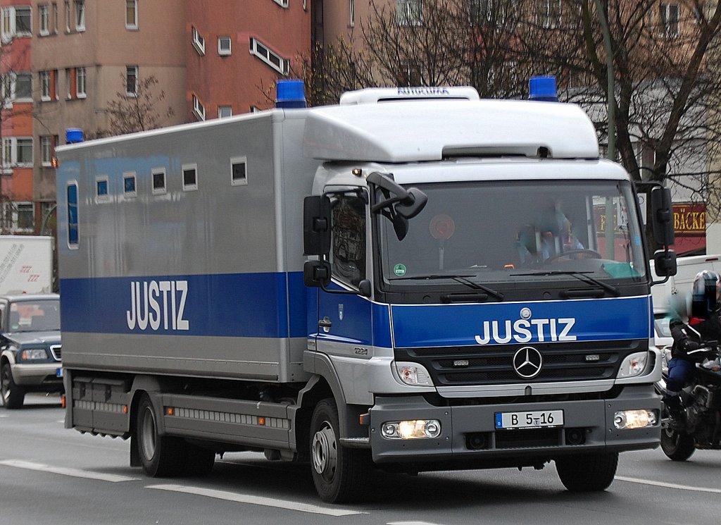 Gefangenentransporter MB ATEGO 1224 der Berliner JUSTIZ, 12.04.12 Berlin-Beusselbr�cke.