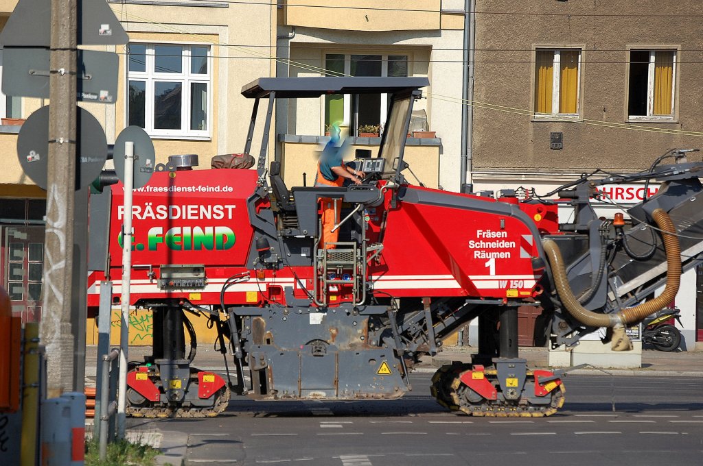 Gro�fr�se Wirtgen W 150 der Fa. E.FEIND, 19.05.11 Berlin-Pankow.