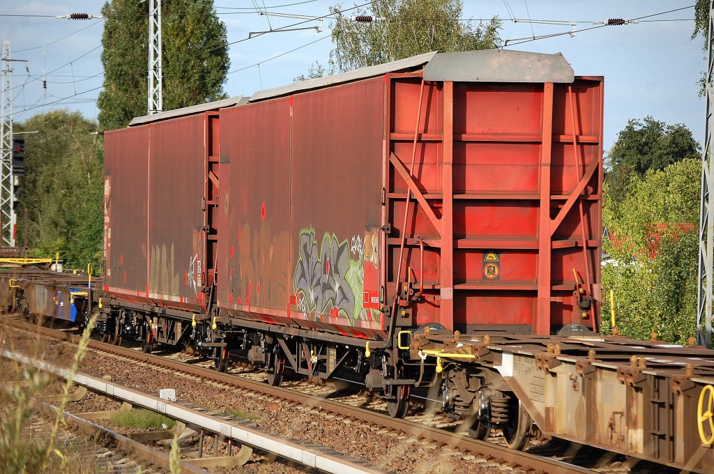 Gro�r�umige Schiebewandwagen-Wageneinheit der DB mit der Nr. 42 2921 009-6 Hirrs-tt 325 am 06.09.12 in einem gemischten G�terzug Berlin-Karow.
