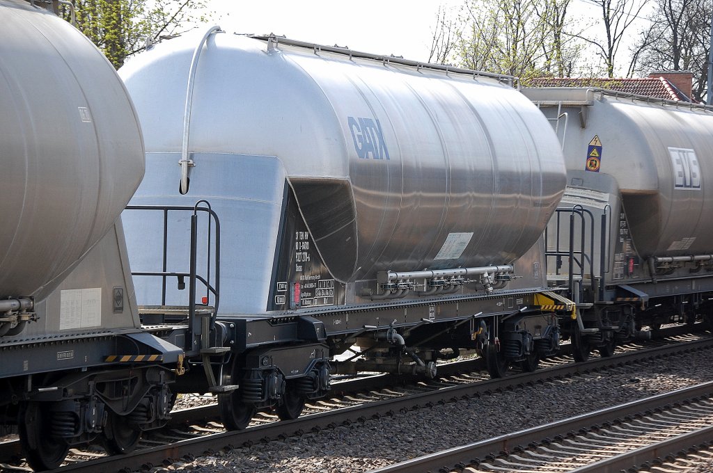 Gro�silowagen vom Einsteller GATX Rail Germany GmbH eingestellt mit der Nr. 37 TEN-RIV 80 D-GATXD 9327 270-6 Uacns Bf.Altenburg, 07.04.11 Berlin-Karow.