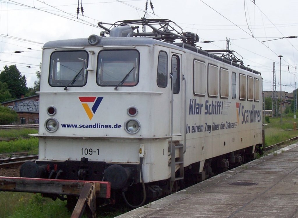 GVG 109-1 (E11, Bj.1975, ex DR 109 084) im Fr�hling 2008 Bhf. Berlin Lichtenberg. 