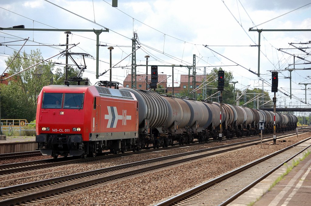 HGK 2001/145-CL 11 (91 80 6145 089-9 D-HGK) mit Kesselwagenzug am 27.08.12 Bhf. Flughafen Berlin-Sch�nefeld.