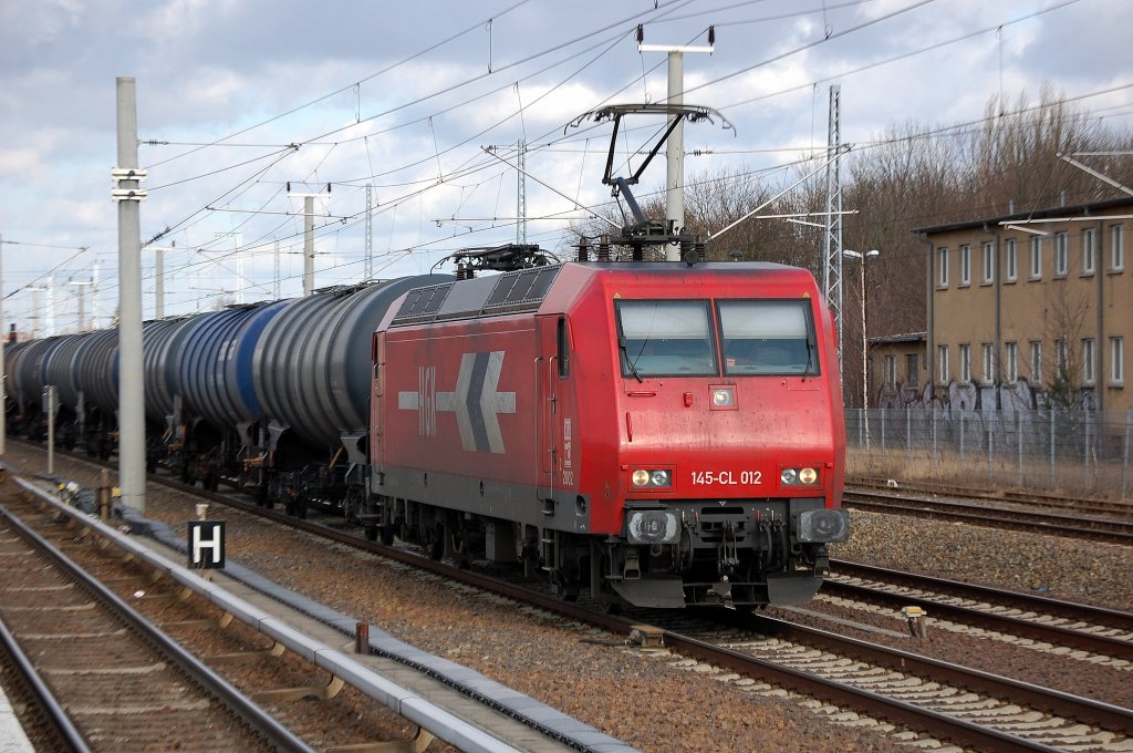 HGK 2002/145-CL 012 (91 80 6145 090-7 D-HGK) mit Kesselwagenzug am 23.02.12 Berlin-Blankenburg. 