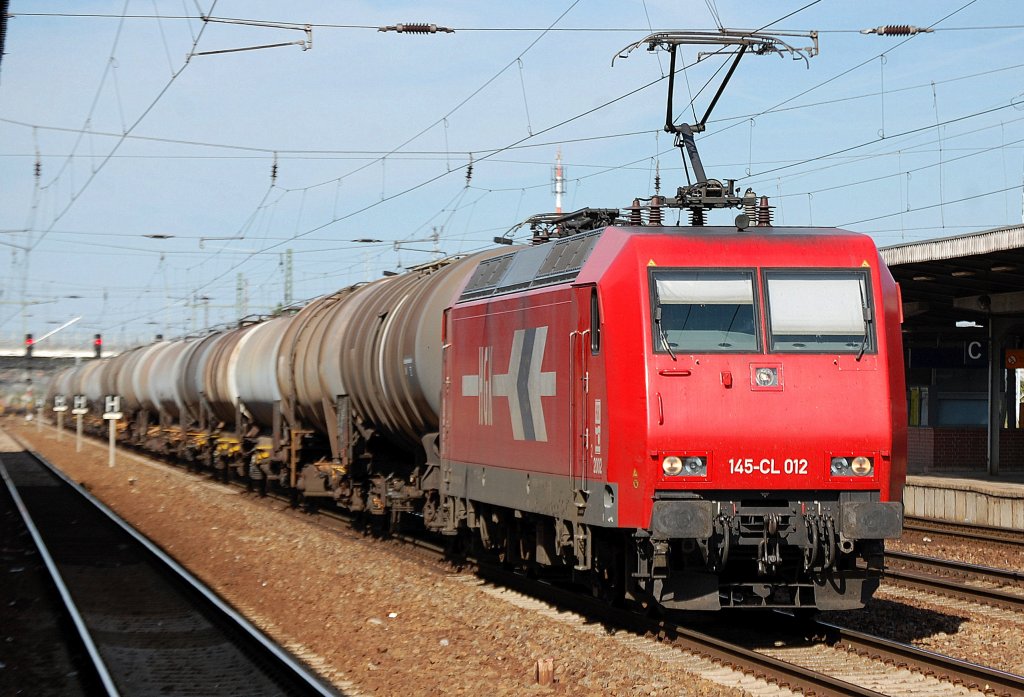 HGK 2002/145-Cl 012 (91 80 6145 090-7 D-HGK) mit Kesselwagenzug am 23.07.12 Bhf. Flughafen Berlin-Sch�nefeld.