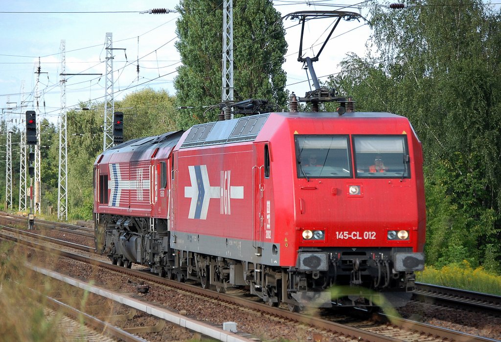 HGK 2002/145-CL 012 (91 80 6145 090-7 D-HGK) hat HGK DE669 (92 80 266 069-4 D-HGK) am haken, 13.08.12 Berlin-Karow. 