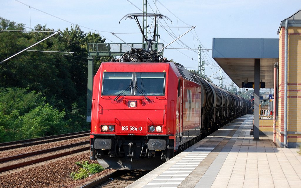 HGK 2052/185 584-0 mit Kesselwagenzug am 11.09.12 Richtung Berliner Westhafen bei der Durchfahrt im Bhf. Berlin-Jungfernheide. 