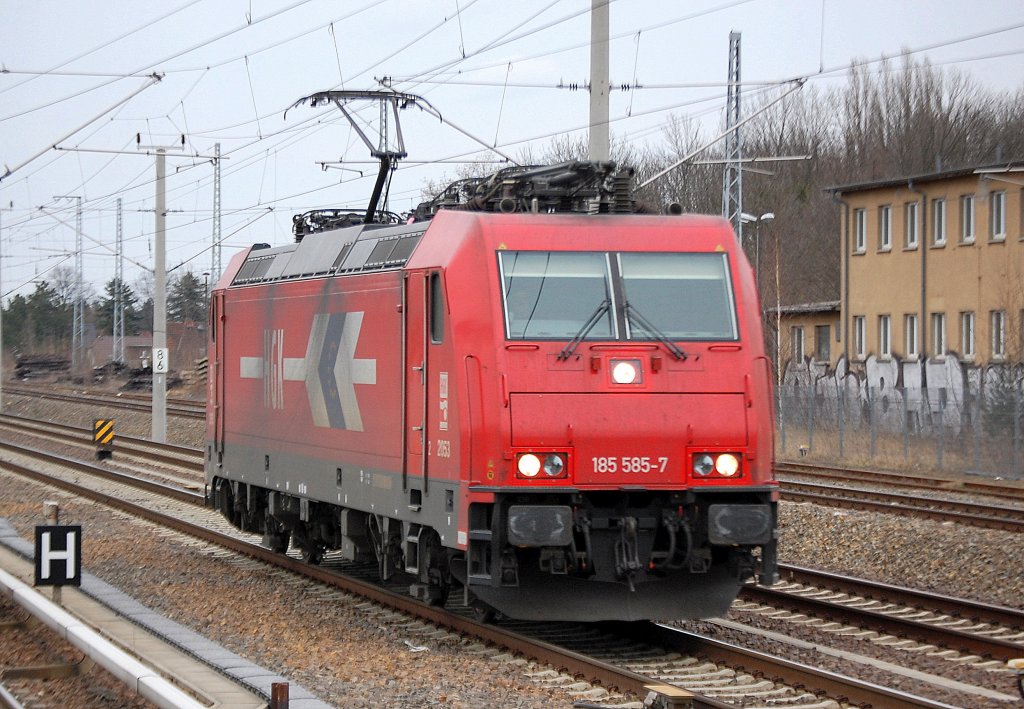 HGK 2053/185 585-7 (91 80 6185 585-7 D-HGK) Richtung Berliner Innenstadt, 31.03.11 Berlin-Blankenburg.