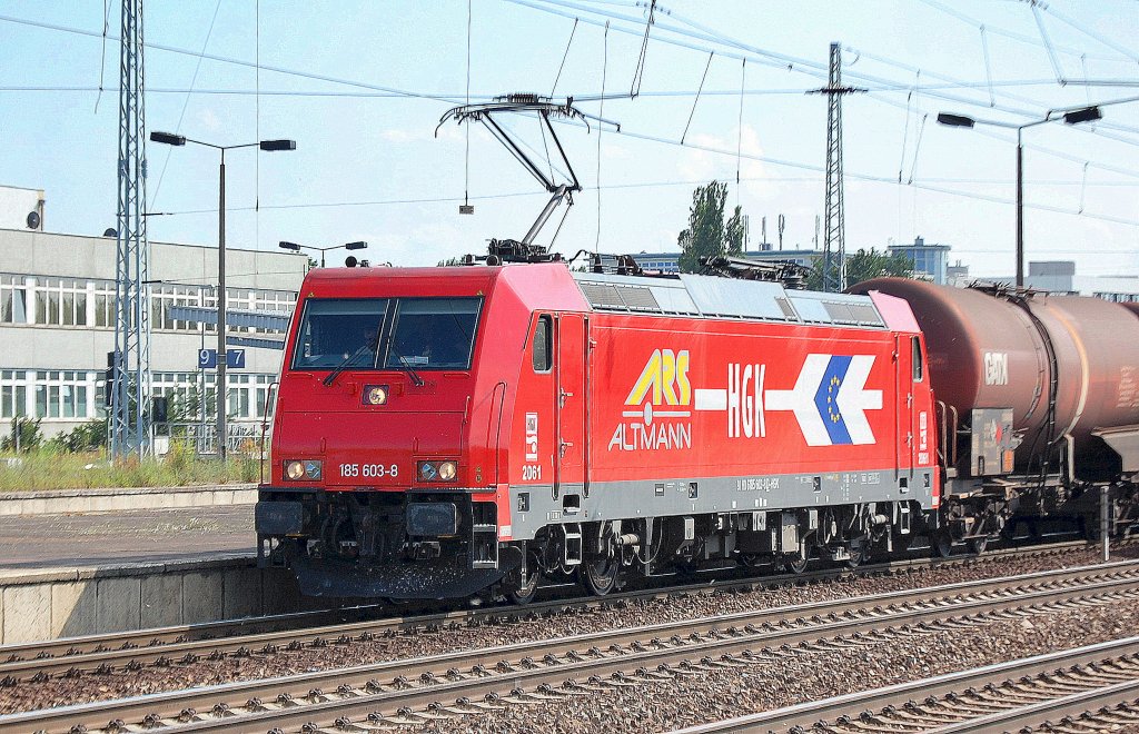 HGK 2061/185 603-8 (91 80 6185 603-8 D-HGK) mit Kesselwagenzug am 04.07.12 Bhf. Flughafen Berlin-Sch�nefeld.