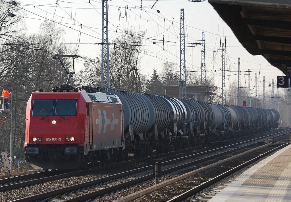 HGK 2066/185 631-9 (91 80 6185 631-9 D-HGK) mit Kesselwagenzug Richtung Bernau, 22.02.12 Berlin-Karow.