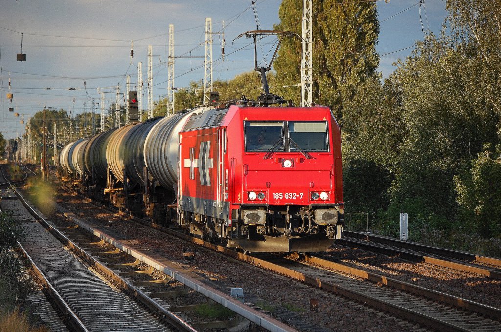 HGK 2067/185 632-7 mit Kesselwagenzug am 19.09.12 Berlin-Karow.