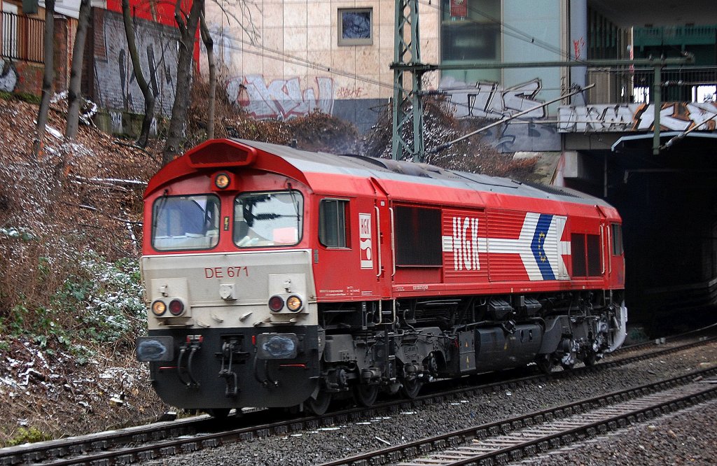 HGK DE 671 (266 071-0) Richtung Berlin Lichtenberg, 08.02.13 Stra�enunterf�hrung Berlin Sch�nhauser Allee.