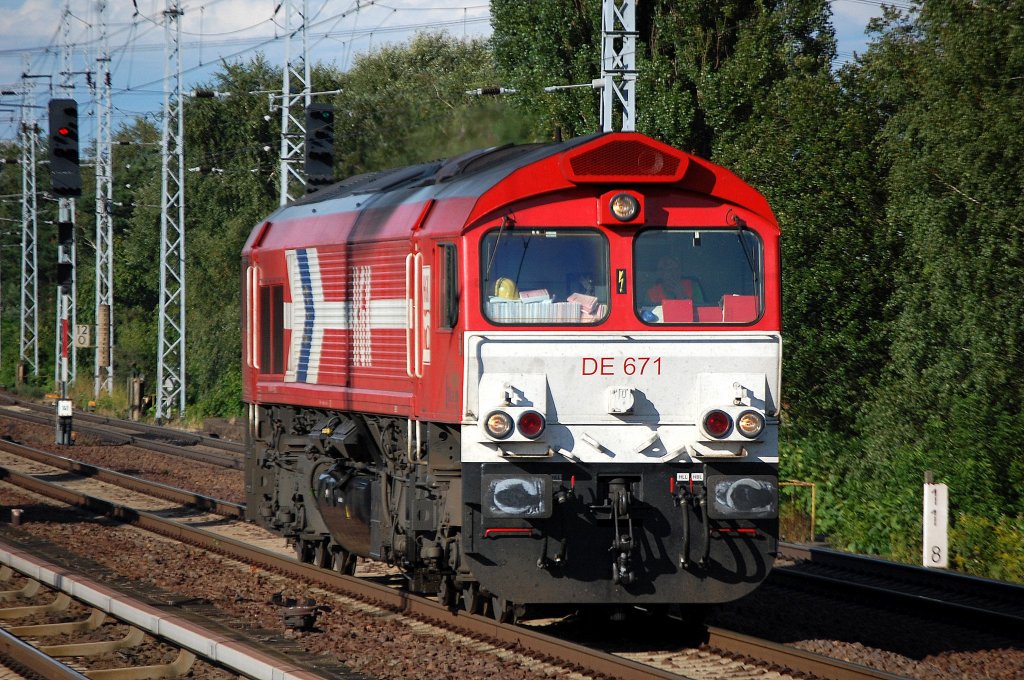 HGK DE 671 (266 071-0) am 13.08.13 Berlin-Karow.
