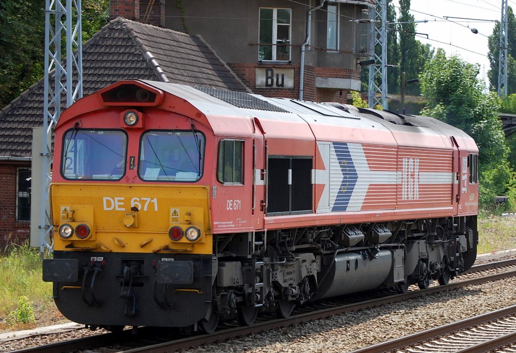HGK DE 671 (92 80 1266 071-0 D-HGK, GM-EMD Bj.2003), 18.06.08 Berlin-Buch.
