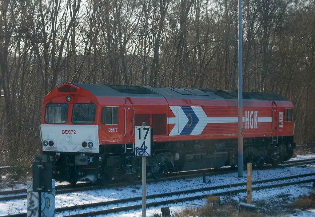 HGK DE672 (92 80 1266 072-8 D-HGK) steht N�he S-BHF. Berlin-Neuk�lln abgestellt, dort steht jetzt immer w�chentlich eine aus der Claas 66 Flotte von HGK um am Gbf. Berlin-Neuk�lln die R�ckfuhre Kesselwagen wieder abzuholen, 10.02.12