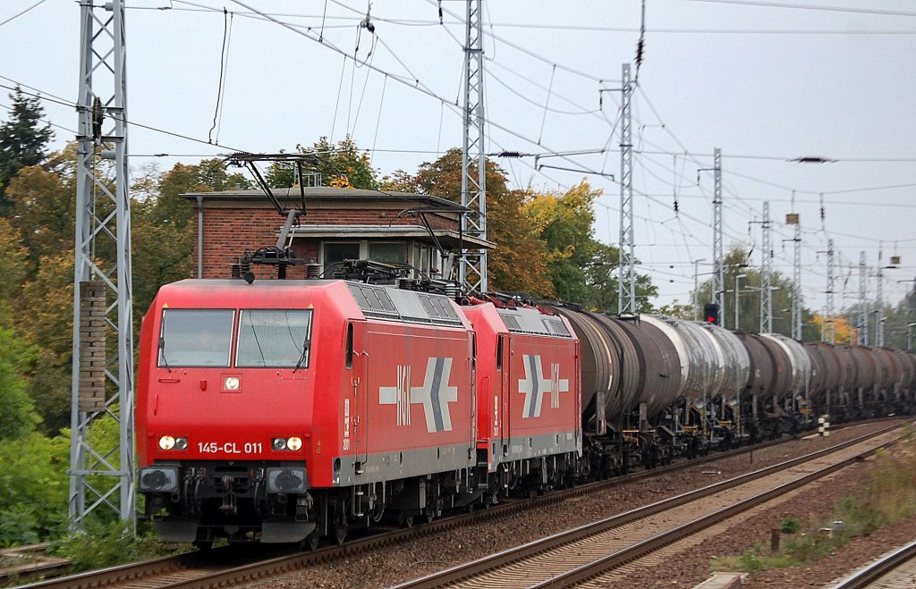 HGK Doppeltraktion 2001/145-CL 011 + 2051/185 582-4 mit Kesselwagenzug Richtung Bernau, 12.10.12 Berlin-Karow.