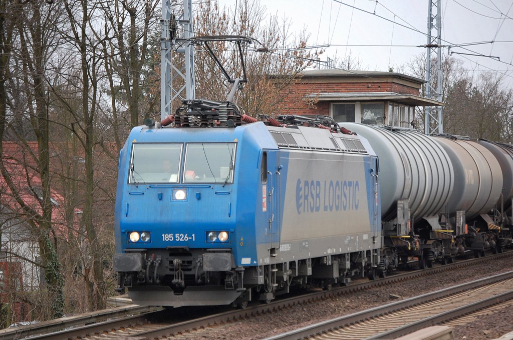HGK Lok 185 526-1 mit Kesselwagenzug nach Schwedt �ber Bernau unterwegs, 25.03.11 Berlin-Karow. 