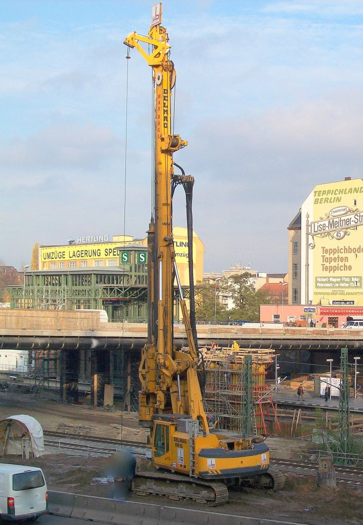 Hier auch noch ein Gesamtbild des DELMAG RH16 Systems der Baufirma MAX B�GL am 12.11.09 beim Neibau der Spandauer Damm Br�cke Berlin.