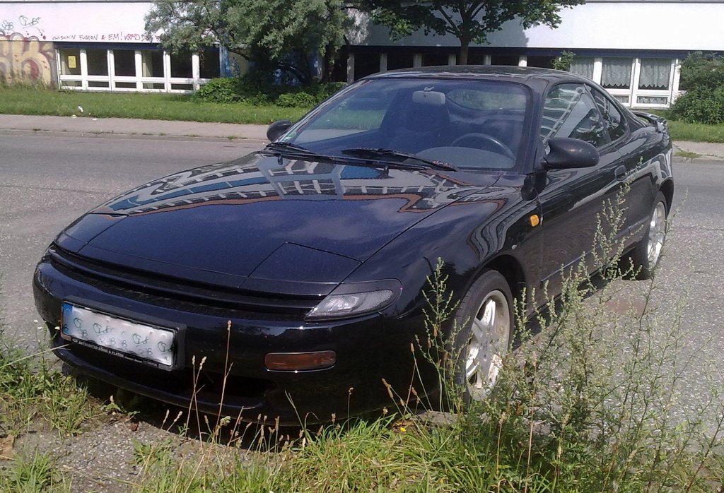 Hier das Coup� TOYOTA CELICA Typ T18 (Produktionszeitraum 1989-1994), Juli 2012 Berlin-Pankow.
