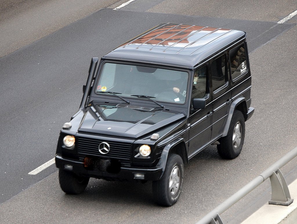 Hier ein MB Gel�ndewagen ganz in schwarz, 08.05.09 Berliner Stadtautobahn H�he Knoelsdorffstr.