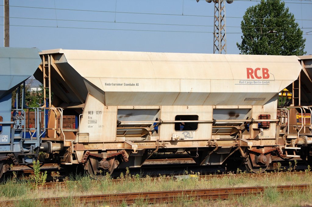 Hier ein privater offener Sch�ttgutwagen der NEB mit der Nr.031 vom Typ Fcs mit der Aufschrift (Logo) RCB - Rail cargo Berlin GmbH am 08.06.08 in Oranienburg. 