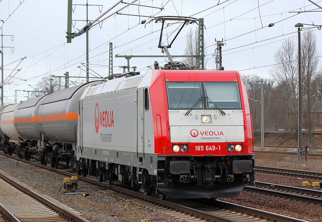 Hier noch als Veolia Transport (neu CapTrain) unterwegs, 185 649-1 (91 80 6185 649-1 D-VC, Bj.2009) mit einem Ganzzug Gasdruckkesselwagen Richtung Berlin-Spandau, 27.02.10 Berlin-Beusselstr.