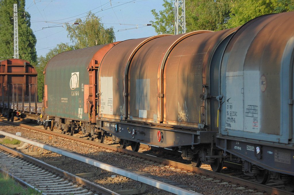 Hier noch aus etwas n�herer Perspektive einer dieser slowakischen Teleskophaubenwagen eingestellt mit der Nr. 31 RIV 56 SK-ZSSKC 4771 605-1 Shimns, 20.08.10 Berlin-Karow. 