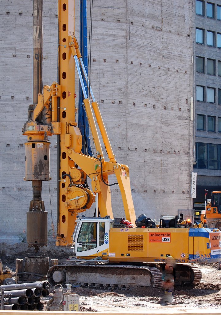 Hier noch ein Bild vom System BAUER BH 36 H auf der Gro�baustelle Joachinstaler Str. Berlin Tiergarten, 31.07.08