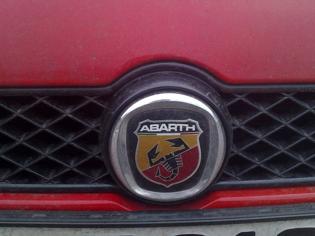 Hier noch mal als Frontlogo, das Herstellerlogo von Abarth aus Italien auf einem Abarth Grande Punto, 22.02.13 Berlin-Pankow.