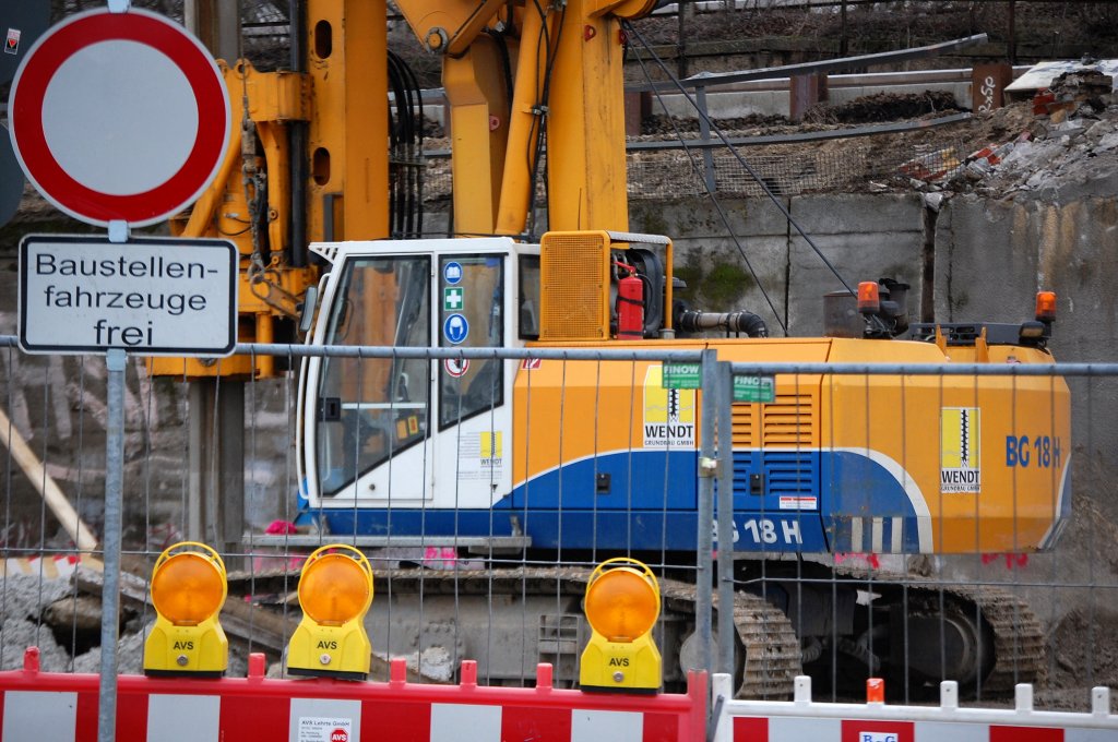 Hier die Tr�germaschine des BAUER BG 18 H Systems der Fa. WENDT am 28.02.09 Gro�baustelle Berlin Ostkreuz.