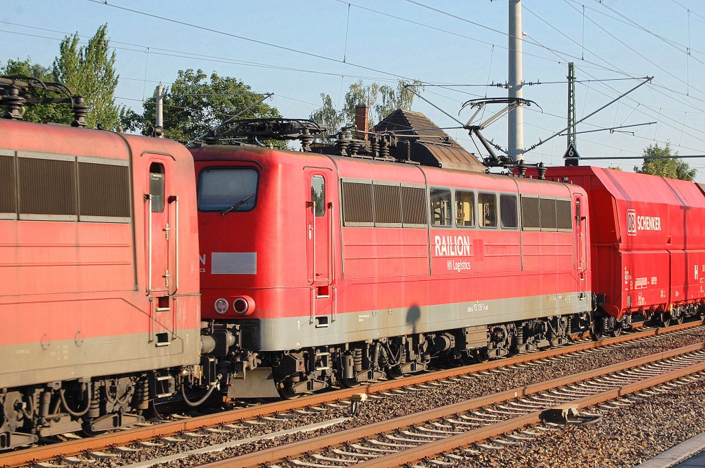 Hinter der 151 104-7 die farblich intesivere 151 135-1 mit Erzzug Richtung Karower Kreuz Berlin, 09.07.10 Berlin-Blankenburg.