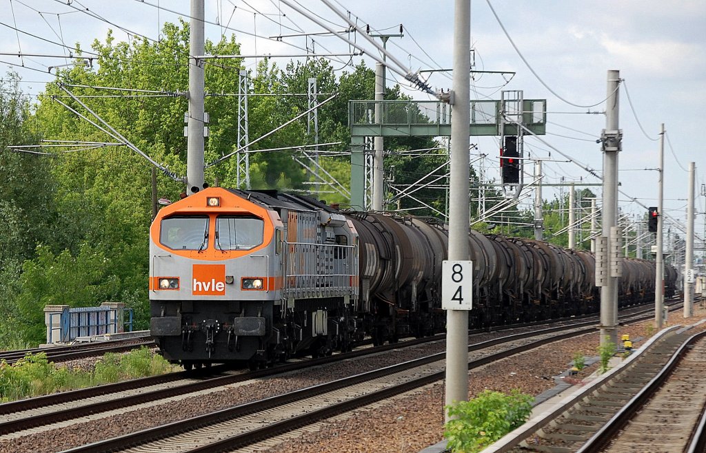hvle Tiger V330.1 (92 80 1250 002- D-HVLE) mit Kesselwagenzug (Phenolbef�llung) am 30.05.12 Berlin-Blankenburg.
