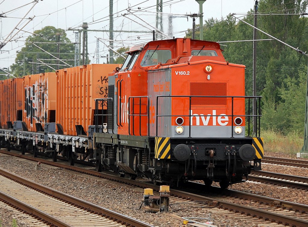 hvle V160.2 (92 80 1203 014-6 D-HVLE, Bl.1973) mit dem M�llzug der Berliner Stadtreinigung (BSR), 12.08.10 Durchfahrt im Bhf. Flughafen Berlin-Sch�nefeld.