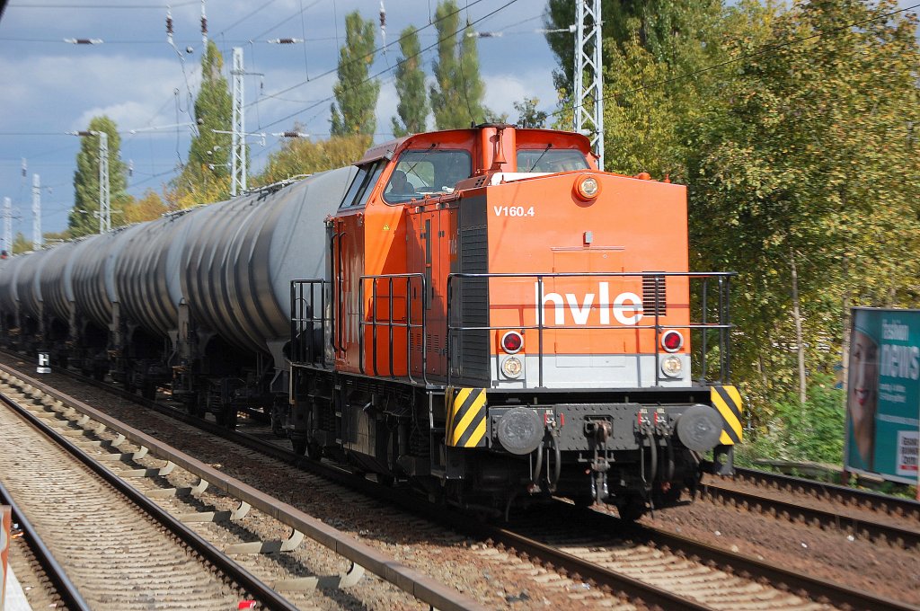 hvle V160.4 (92 80 1202 814-0 D-HVLE, Bj.1975) mit Kesselwagenzug Richtung Karower Kreuz Berlin, 25.09.09 Berlin-Karow.