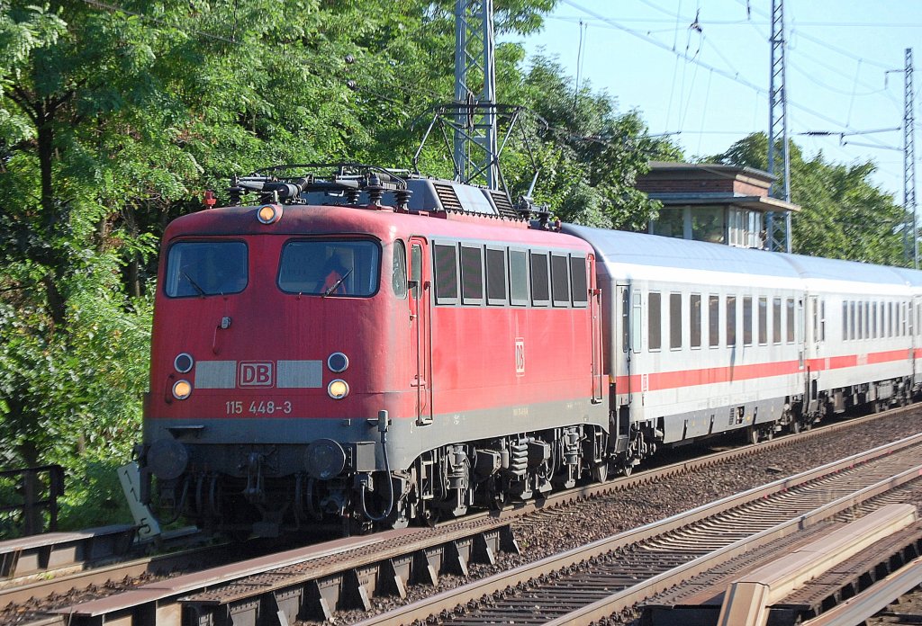 IC 145 (Szczecin Glowny) mit 115 448-3 Richtung Bernau, 07.07.10 Berlin-Karow. 