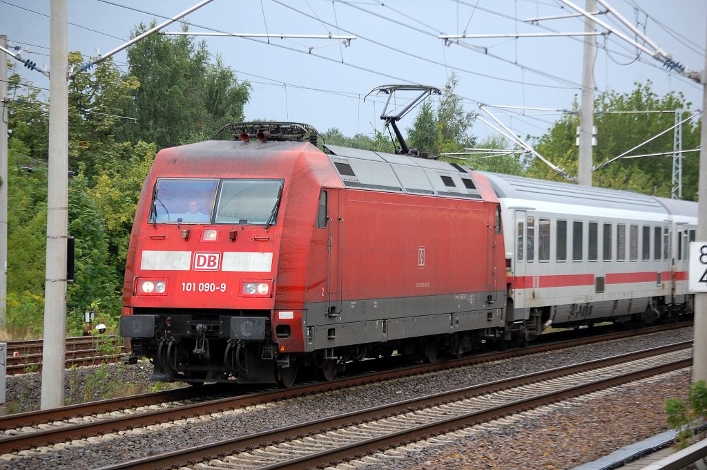 IC 2355 Richtung Ostseebad Binz mit 101 090-9, n�cster halt Bernau, 23.08.10 Berlin-Blankenburg.
