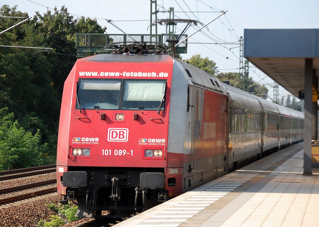 IC 2388 aus Frankfurt a.Main Richtung Berlin Hbf.(tief) mit 101 089-1 bei der Durchfahrt im Bhf. Berlin-Jungfernheide. 