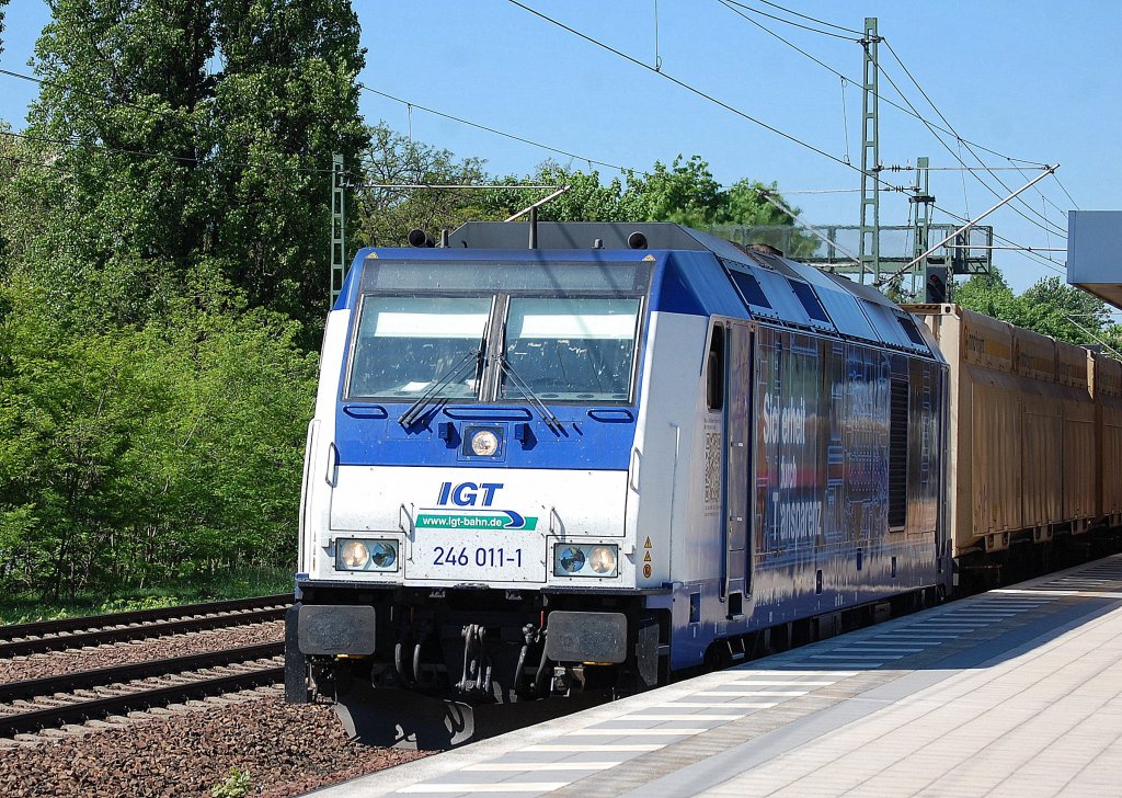 IGT 246 011-1 mit Leerzug Holztransportrungenwagen f�r Raildox unterwegs Richtung Nordosten, 15.05.13 Berlin-Jungfernheide.