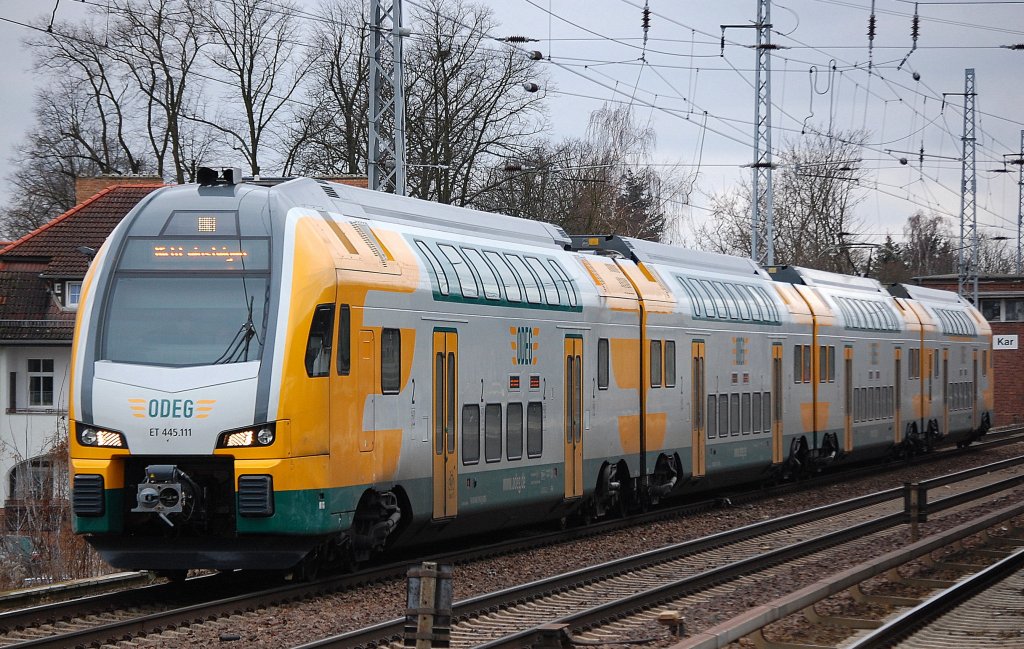 Im Display  Nicht einsteigen  ODEG ET 445.111 mal nicht als RE4 Richtung Bernau, 07.02.13 Berlin-Karow. 