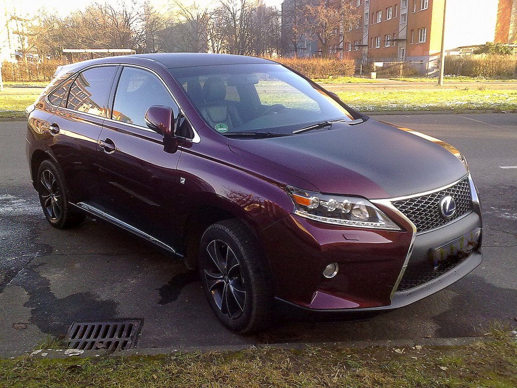 Immer noch einer der elegantesten SUV, der LEXUS RX 450h, 03.12.12 Berlin-Pankow.