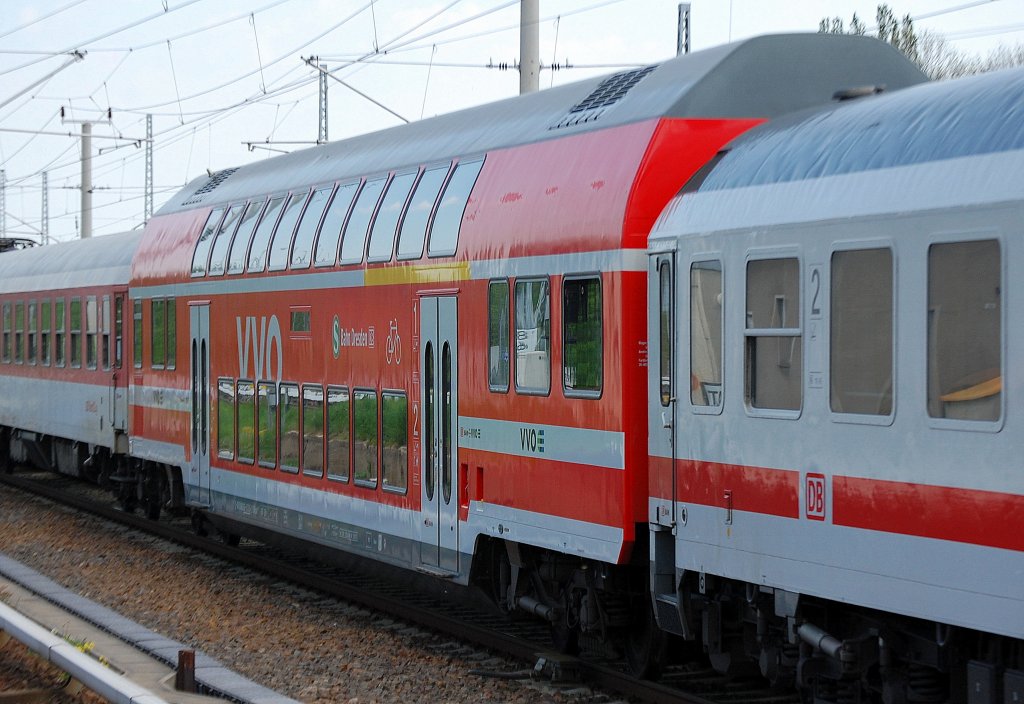 In einem PbZ in Berlin gesichtet, ein DB VVO Doppelstockregionalwagen (1+2 Klasse) der S-Bahn Dresden am 02.05.12 Berlin-Blankenburg.