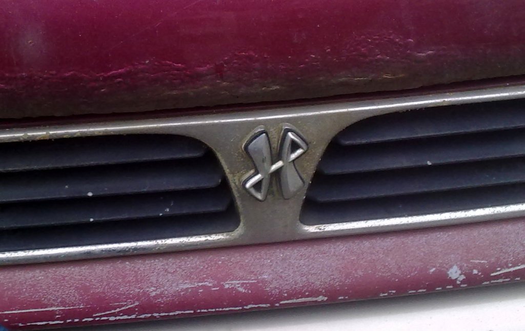 In der Form f�r mich auch neu, eine Logo-Variante vom Hersteller HYUNDAI, 11.02.13 Berlin-Pankow. 