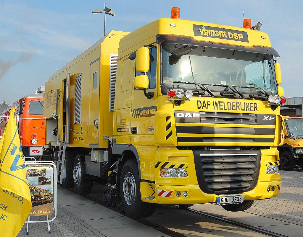 In Tschechien auf Basis eines DAF WELDERLINER XF 105.410 zum Zweiwege-Lkw konzipiert f�r die Fa. Viamont DSP, 24.09.10 InnoTrans 2010.