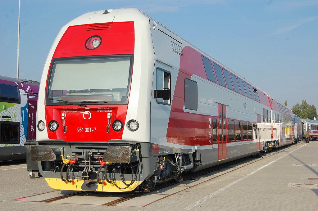 In Zusammenarbeit mit der Fa. SKODA VAGONKA ist in Slowenien dieser Doppelstocktriebzug vom Typ Class 671 (EMU) f�r die ZSSK in Slowenien im Einsatz, oOptisch und auch die Inneneinrichtung �berzeugend, eine durchaus interessantes Beispiel f�r den Rigional- und Nahverkehr, InnoTrans 2010, 24.09.10  