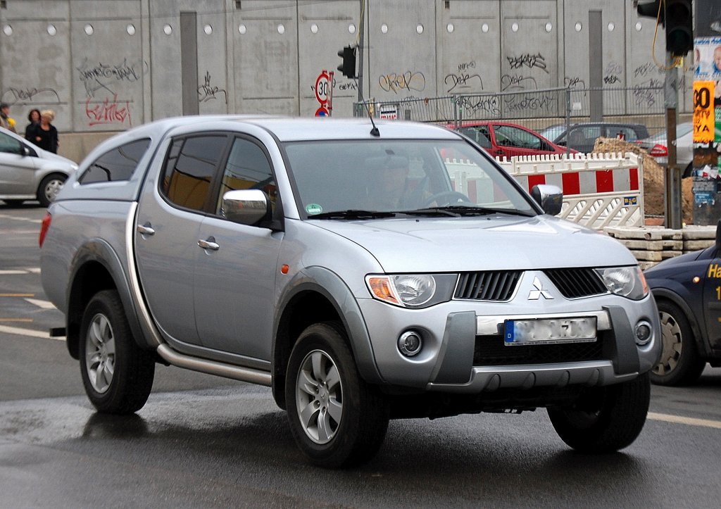Innovative moderne Formgebung, dieser Misubishi L 200 Pickup ist einer der herausragensten seiner Art und absolut mein Geschmack, 14.03.10 Berlin-Pankow.